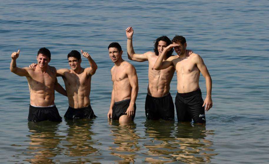 نجوم اوروجواي في البحر الميت