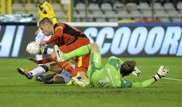2013-11-14t204007z_86216897_lr2e9be1lek2k_rtrmadp_3_soccer-friendly_reuters