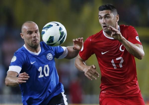 جويل ليندبير (يسار) في مباراة سابقة