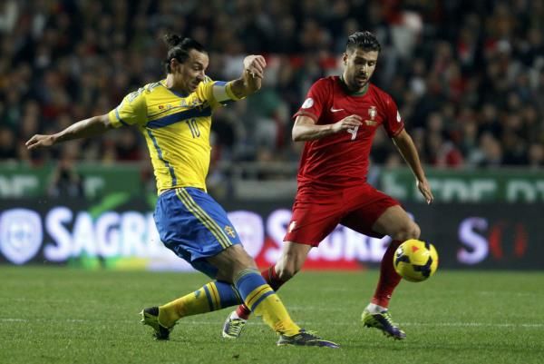 2013-11-15t201121z_1481501526_lr1e9bf1k2m57_rtrmadp_3_soccer-world_reuters