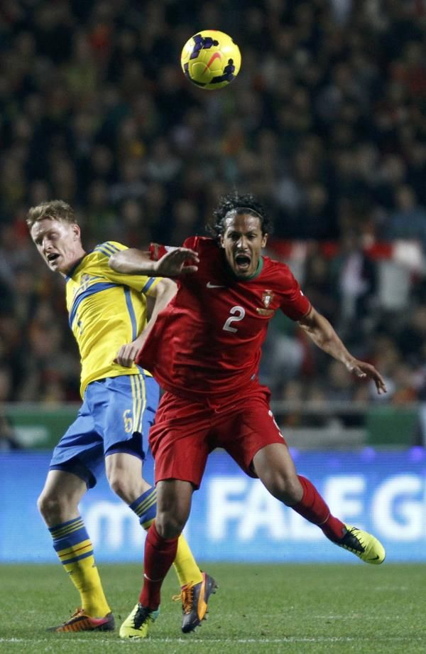 2013-11-15t200953z_1243593694_lr1e9bf1k0751_rtrmadp_3_soccer-world_reuters