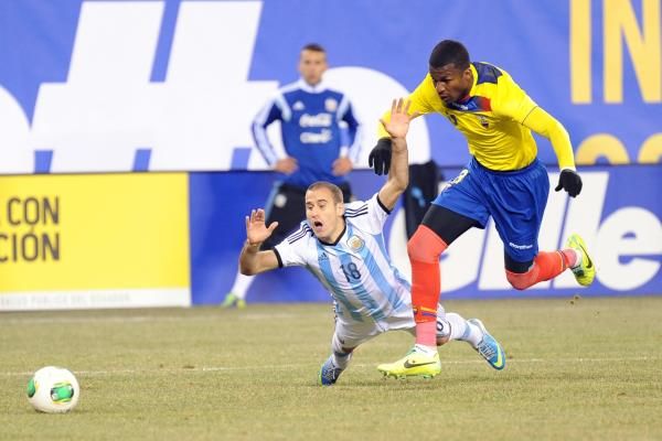 2013-11-16t034140z_518333869_nocid_rtrmadp_3_soccer-friendly-argentina-vs-ecuador_reuters