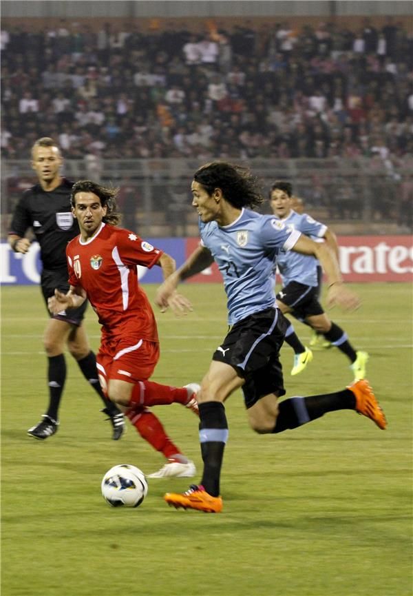 كافاني أحرز هدفا في مرمى الأردن ذهابا بعمان