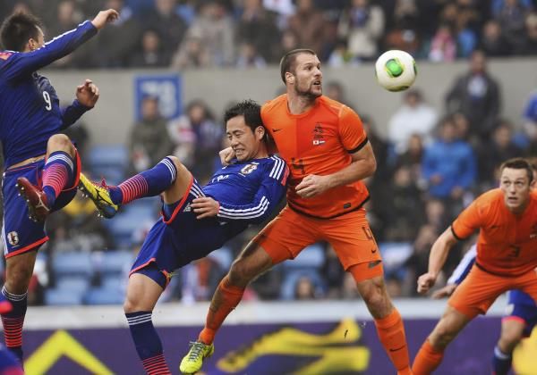 2013-11-16t140921z_1780470138_lr1e9bg13bap9_rtrmadp_3_soccer-friendly_reuters