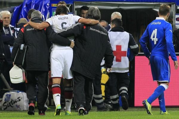 2013-11-15t223203z_1533932238_gm1e9bg0hc501_rtrmadp_3_soccer-friendly_reuters