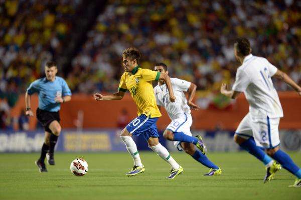 2013-11-17t030629z_1446970252_nocid_rtrmadp_3_soccer-friendly-brazil-vs-honduras_reuters