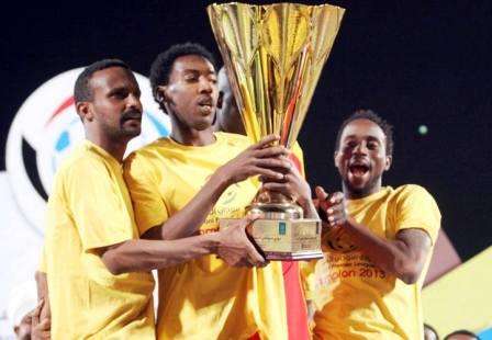 ثلاثي المريخ هيثم وجراني والسعودي يرفعون كأس الممتاز