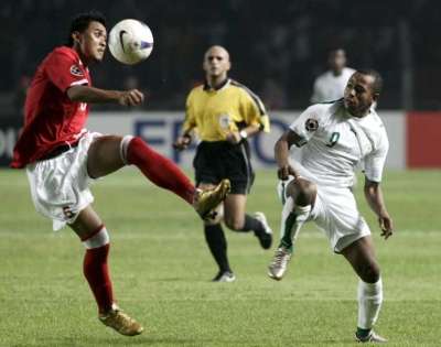 الحكم الإماراتي علي حمد في لقاء السعودية وأندونيسيا بكأس آسيا 2007