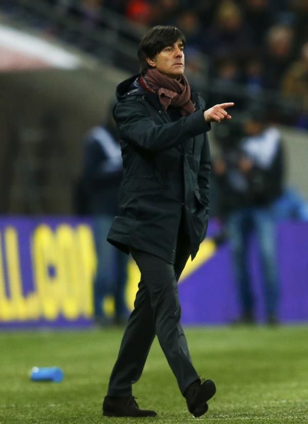 2013-11-19t214446z_1520137712_lr1e9bj1oebd1_rtrmadp_3_soccer-friendly_reuters