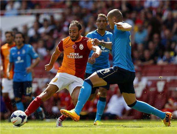 نورالدين أمرابط بقميص جلطة سراي