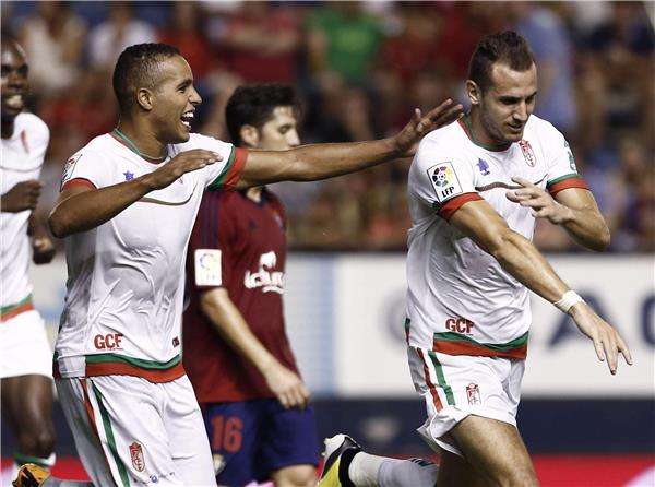 حسان يبدة (يمين)