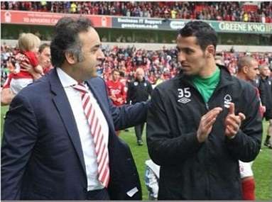 خالد الرشيدي مع رئيس نادي نوتنجهام فواز الحساوي