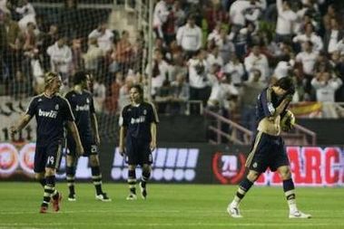 لاعبي ريال مدريد وعلامات الحزن بعد نهاية المباراة 
