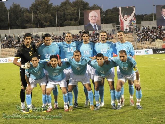 فريق الفيصلي قبل اللقاء وبعدسة كووورة