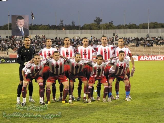 فريق شباب الاردن قبل اللقاء وبعدسة كووورة