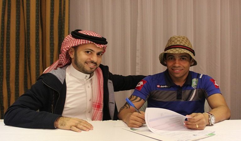 جوزيه لحظة التوقيع للفتح