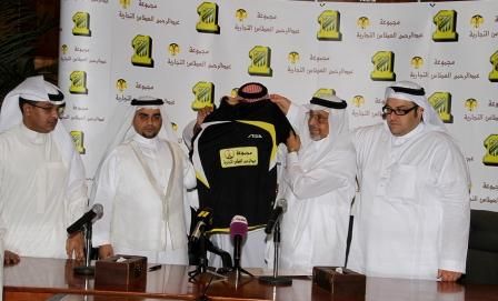 توقيع عقد رعاية لفريق الطاولة بنادي الاتحاد