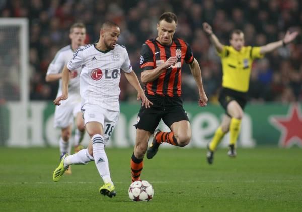 سيدني سام "إلى اليسار"