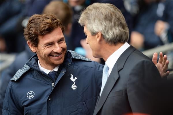 بيليجريني (يمين) وفيلا بواش (يسار) قبل المباراة