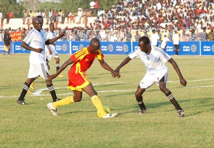 جانب من مباراة المريخ ومنتخي الدمازين التشريفية
