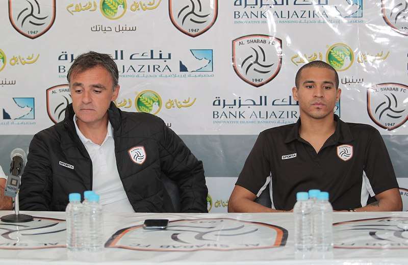 مدرب الشباب في المؤتمر الصحفي