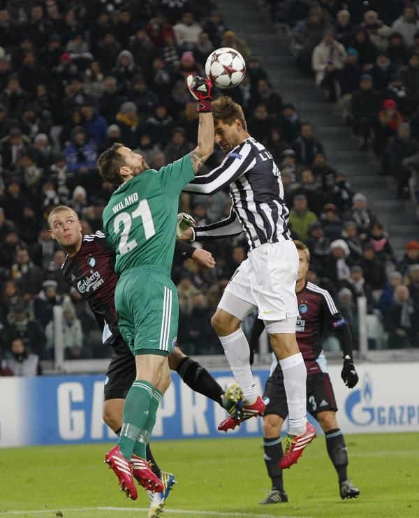 2013-11-27t214158z_441563959_gm1e9bs0fql01_rtrmadp_3_soccer-champions_reuters
