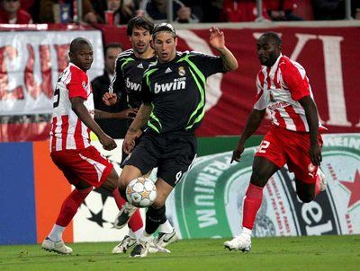 جانب من مباراة ريال مدريد وأولمبياكوس