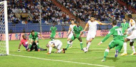 أحدى هجمات الاهلي على مرمى الشباب