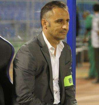 البرتغالي بيرايرا اثناء سير لقاء الاهلي والشباب