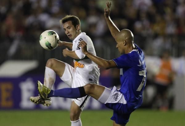 ايفرتون ريبيرو "إلى اليسار"