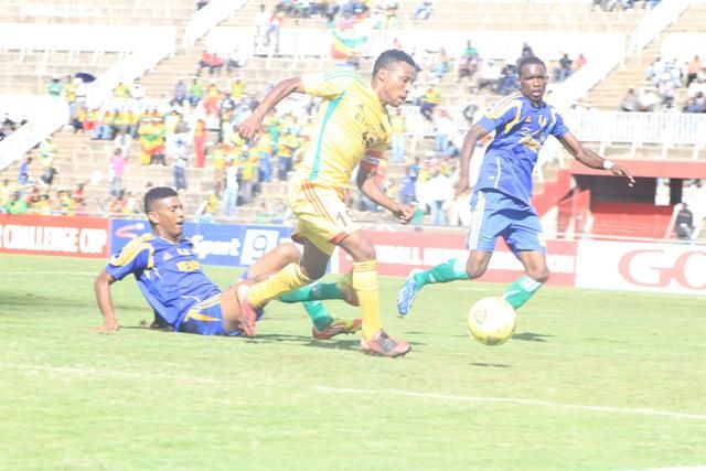 قائد المنتخب الإثيوبي بالرقم فاسيكا أسفان بالرقم 19 في طريقه لإحراز الهدف الاول