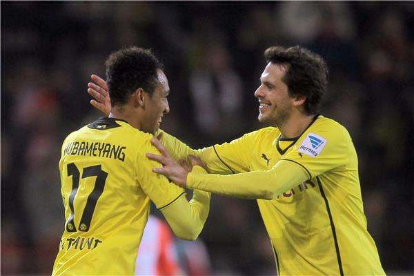 فريدريتش  (يمين) خلال مباراة اليوم