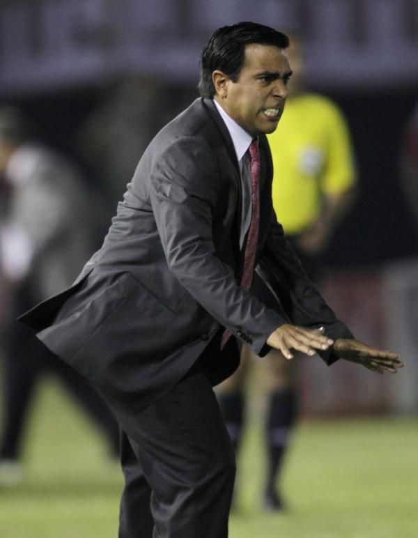 2012-09-12t000008z_1975697795_gm1e89c0m3l02_rtrmadp_3_soccer-world_reuters