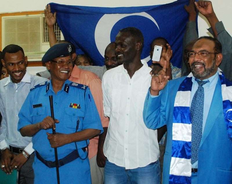 الامين العام ونائب رئيس الهلال مع الثنائي