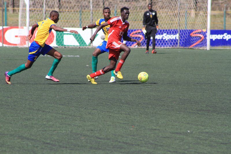 صلاح الجزولي لحظة تخلصه من مدافعين وإحراز هدف