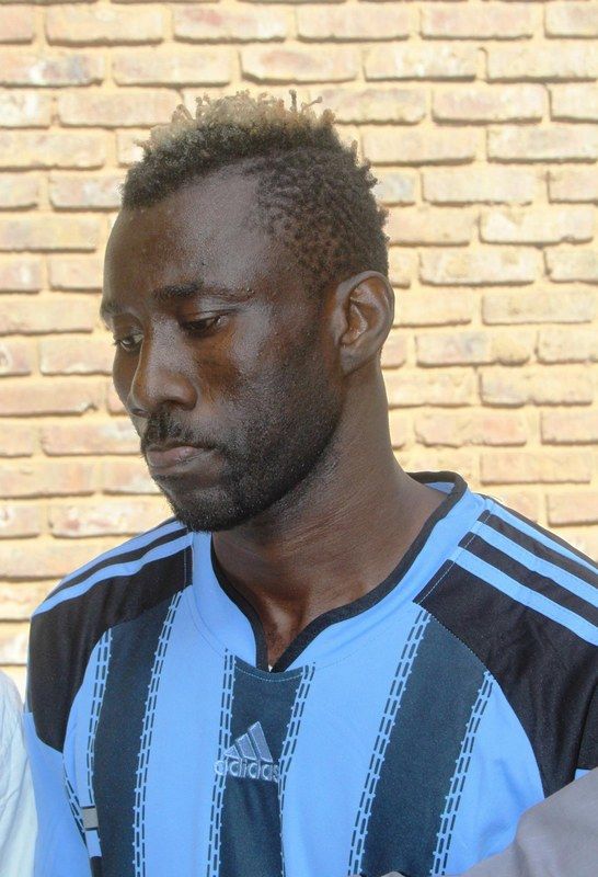 المدافع الغيني ممادا كمارا بشعار الاهلي السوداني
