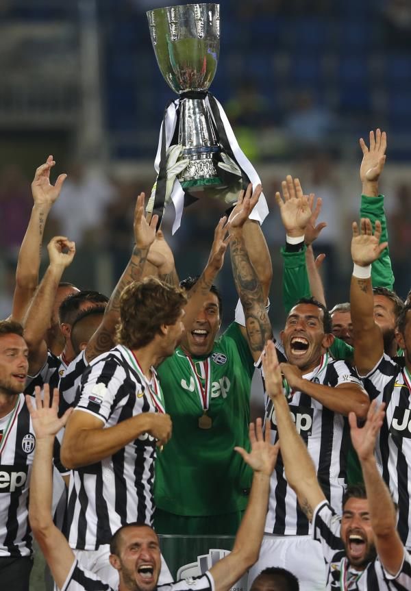 احتفال يوفينتوس بكأس السوبر الإيطالي