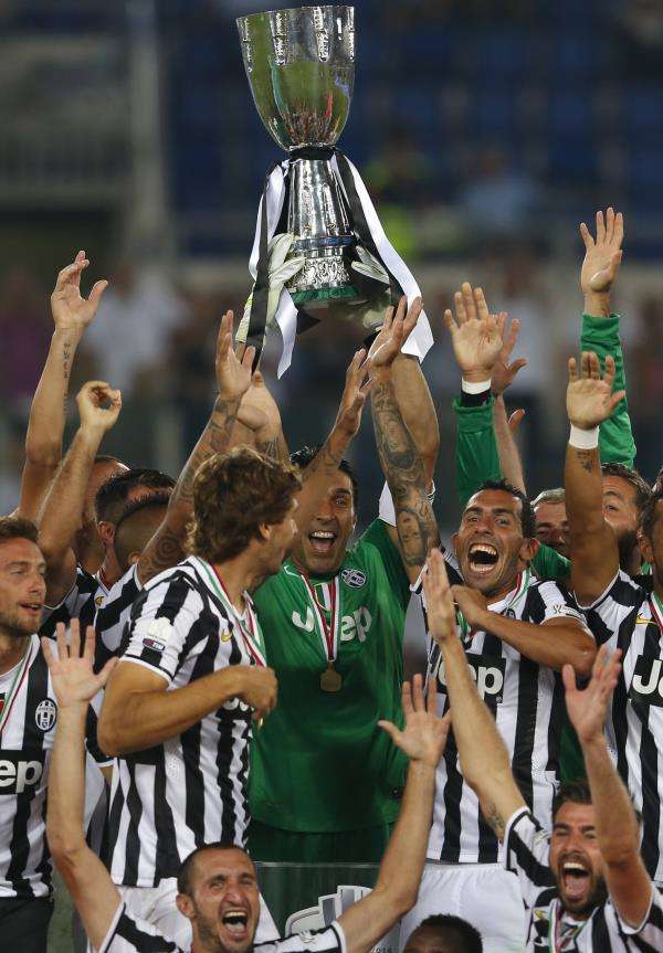 احتفال يوفينتوس بكأس السوبر الإيطالي