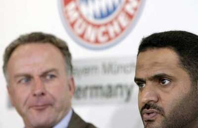 كارل هاينز رومينيجه على يسار الصورة