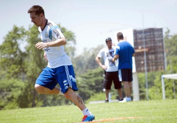 2013-12-02t214419z_1315693473_gm1e9c30fqy01_rtrmadp_3_soccer-argentina-messi_reuters
