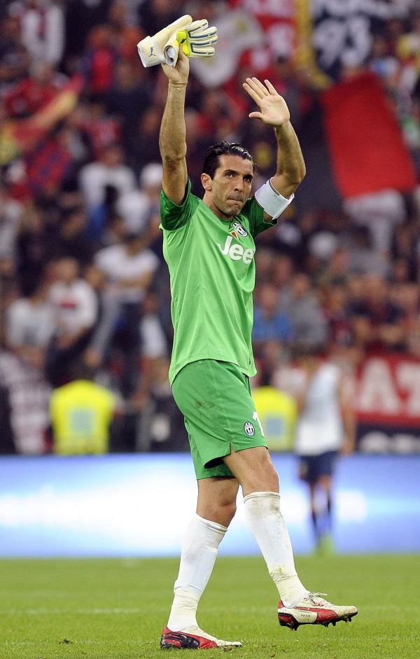 2013-10-27t162038z_1773726017_gm1e9as00qi01_rtrmadp_3_soccer-italy_reuters