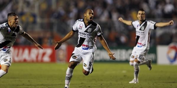 2013-12-05t021233z_1544516618_gm1e9c50s8201_rtrmadp_3_soccer-latam-sudamericana_reuters