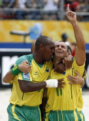 فرحة اللاعب بورو بعد تسجيله  الهدف .