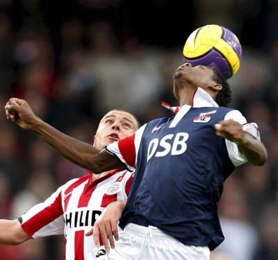 من مباراة إيندهوفن  و الكمار والتي انتهت بالتعادل الايجابي هدف لمثله