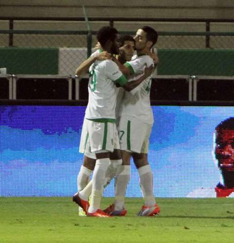 فرحة لاعبي الاهلي بهدف تيسير الجاسم