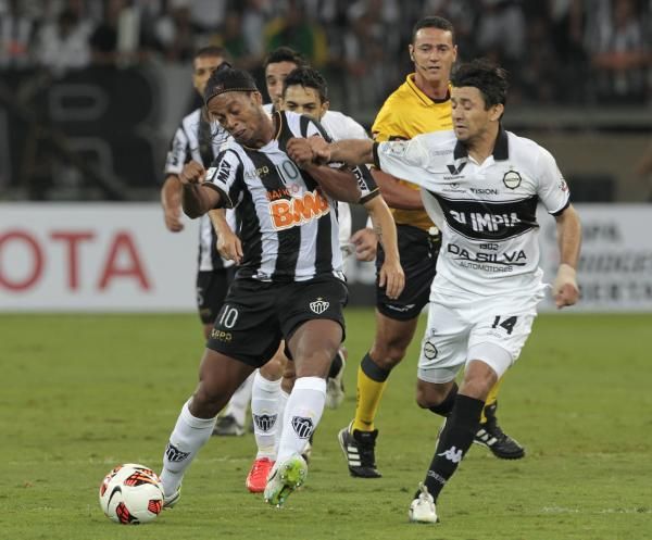 2013-07-25t014232z_1940076180_gm1e97p0qwf01_rtrmadp_3_soccer-libertadores-final_reuters