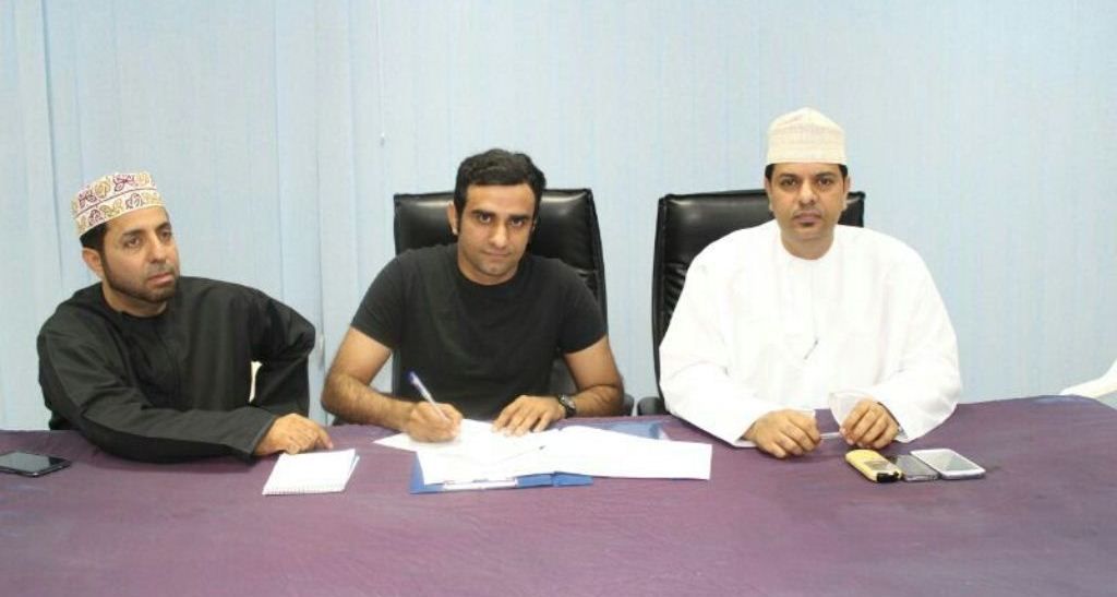 اثناء توقيع العقد