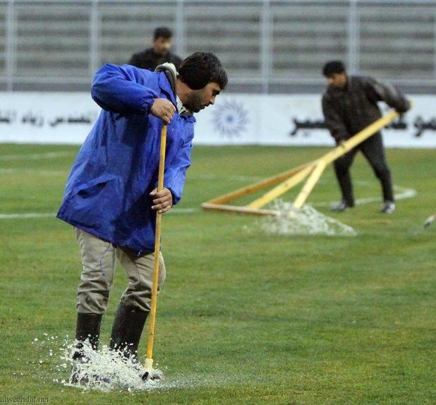  هكذا يتم تصريف المياه بالملاعب الأردنية