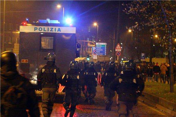 الشرطة تتدخل لفض الاشتباكات