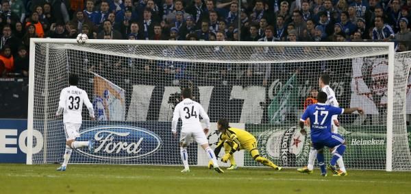 2013-12-11t200742z_879184194_lr1e9cb1jwjjl_rtrmadp_3_soccer-champions_reuters